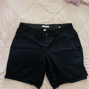 Black shorts. Size 22